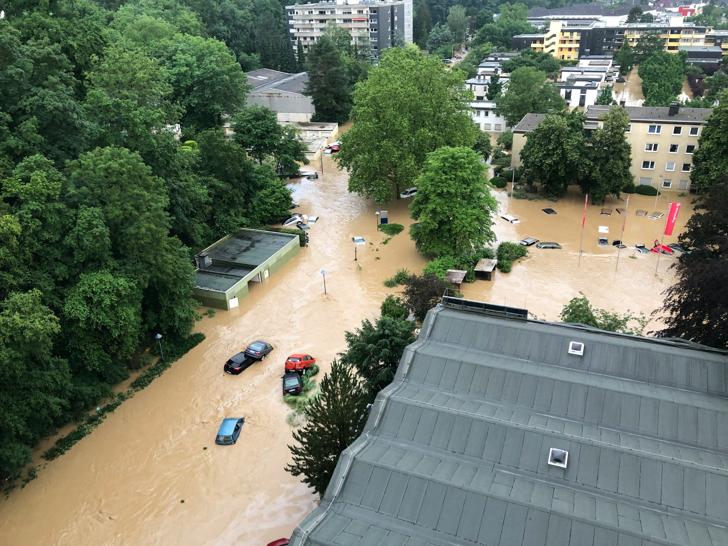 Überschwemmungen und Dürren – Landnutzung, Bodenbewirtschaftung, und Landschaftshydrologie sind wichtigere Faktoren als der Temperaturanstieg